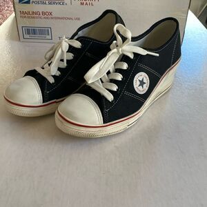 CARI STAR Women’s Wedge Sneakers Size 4